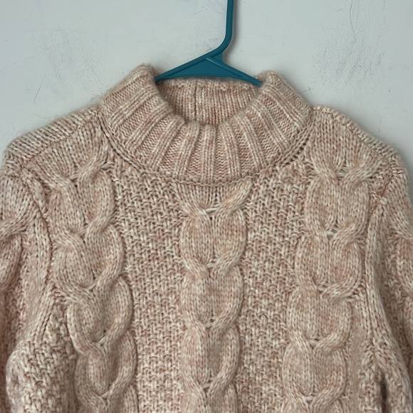 American Eagle wool blend cable knit light pink cream sweater size small ♦️ - Picture 2 of 6